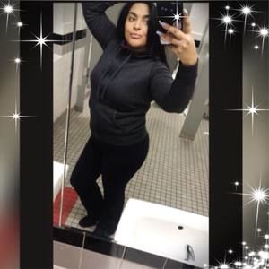 Meet your Posher, Larissa